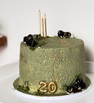 Extra výrazná velvet textura💚 Uvnitř vaše oblíbené pistácie & maliny ✨